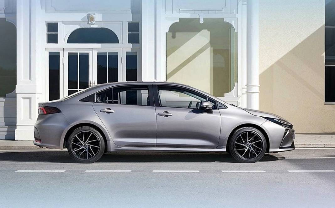 Yakıt cimrisi Corolla'nın yeni yüzü göründü! Toyota'nın yeni sedan kralı sahnede 2